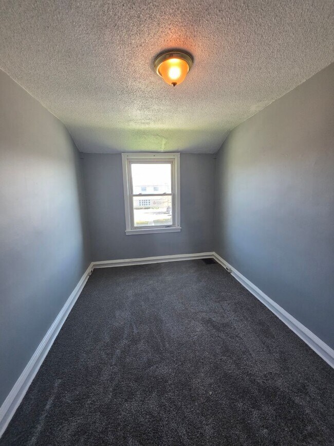 Building Photo - 403 Greenhill Ave