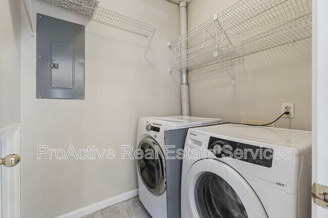 Building Photo - 300 Yarmouth St