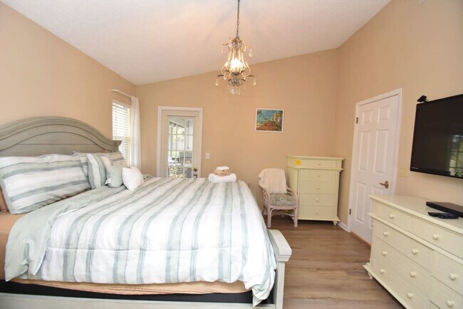 Building Photo - 60 Westover Ln