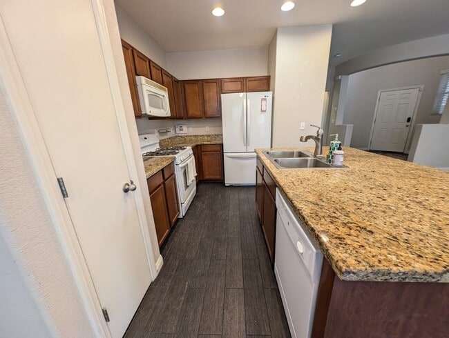 Building Photo - 7570 Dobroyd Dr