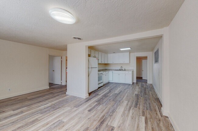 Building Photo - 721 Santa Fe Ave SW