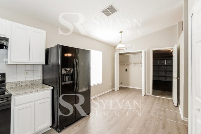 Building Photo - Experience the Lifestyle awaiting you!