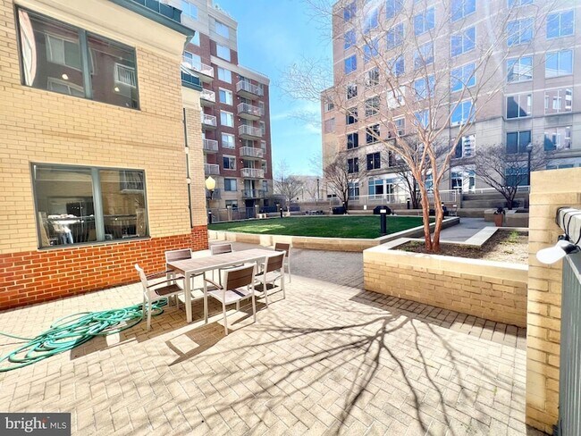 Building Photo - 3830 9th St N