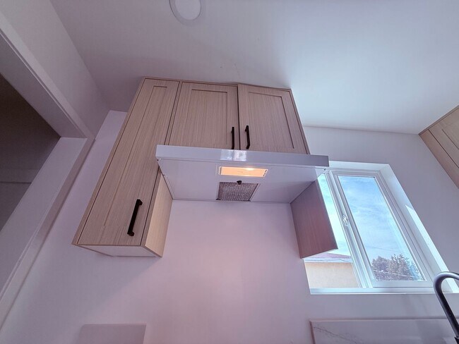 Building Photo - 1414-1412 N Hazard Ave