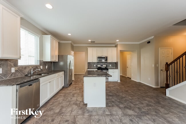 Building Photo - 7111 Marina Del Rey