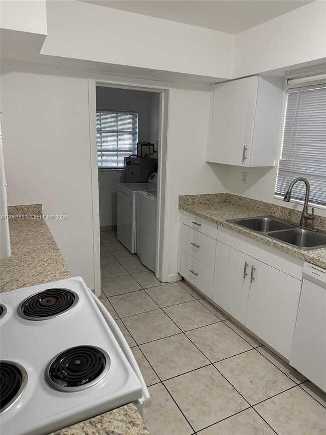 Building Photo - 4855 University Dr
