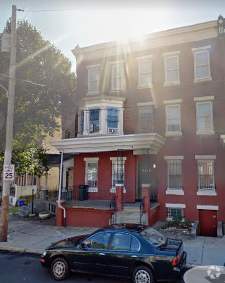 Building Photo - 4176 Poplar St