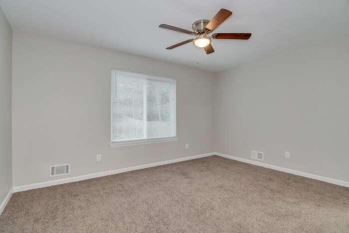 Building Photo - 357 Forest Ct