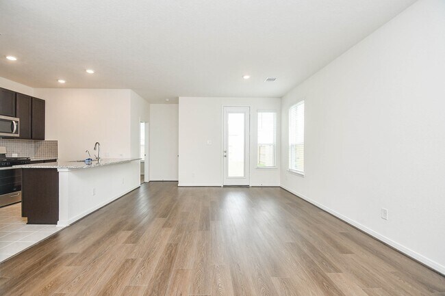 Building Photo - 25230 Benroe St