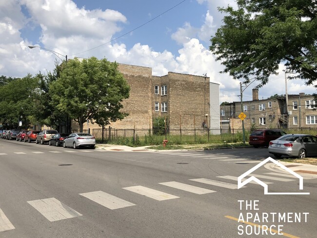 Building Photo - 4876 W Armitage Ave