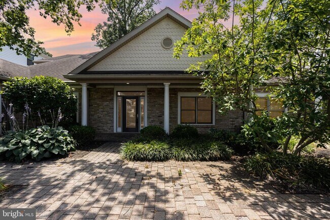 Primary Photo - 163 High Pointe Dr
