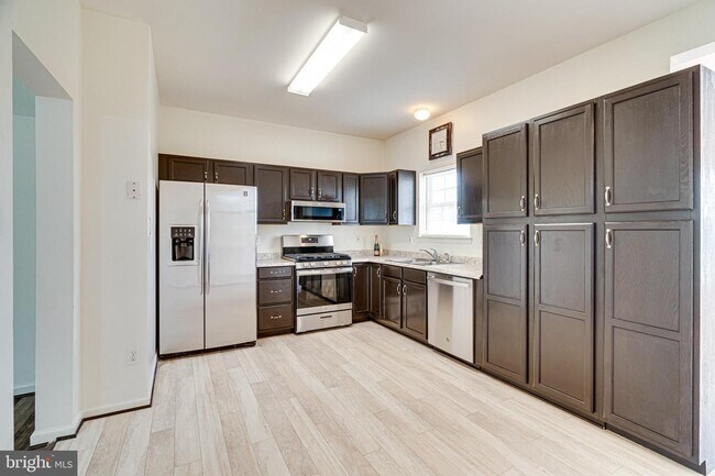 Building Photo - 417 Sparkleberry Terrace NE
