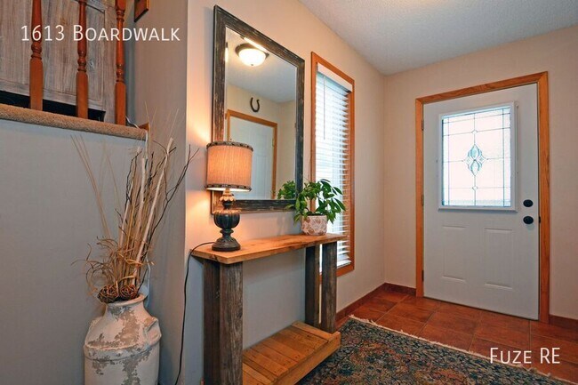 Building Photo - 1613 Boardwalk-