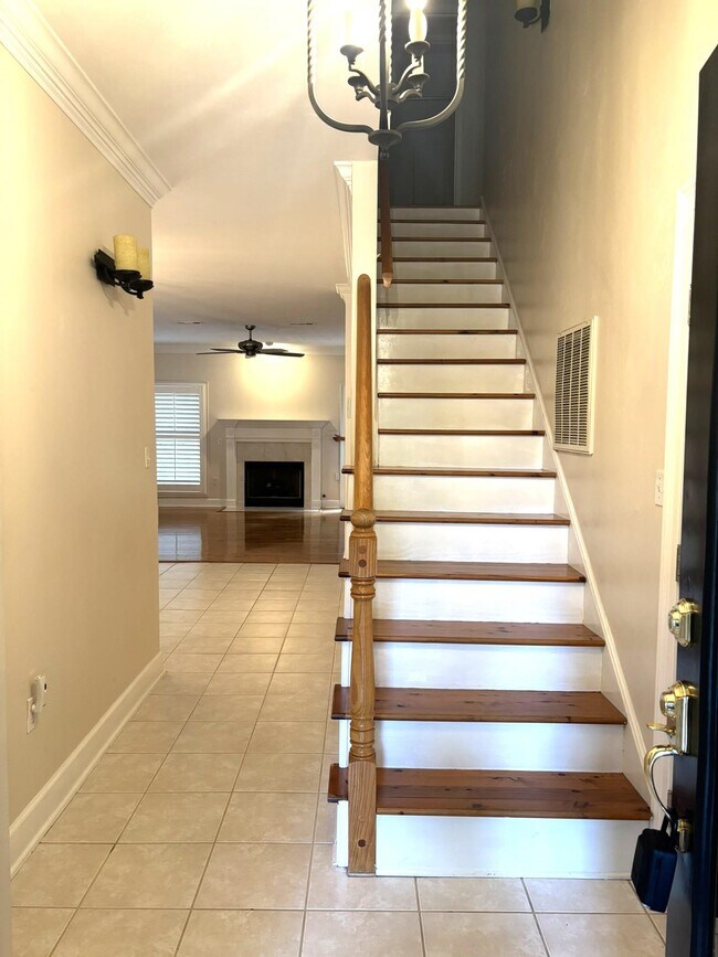 Building Photo - 8970 Eagles Ridge Dr