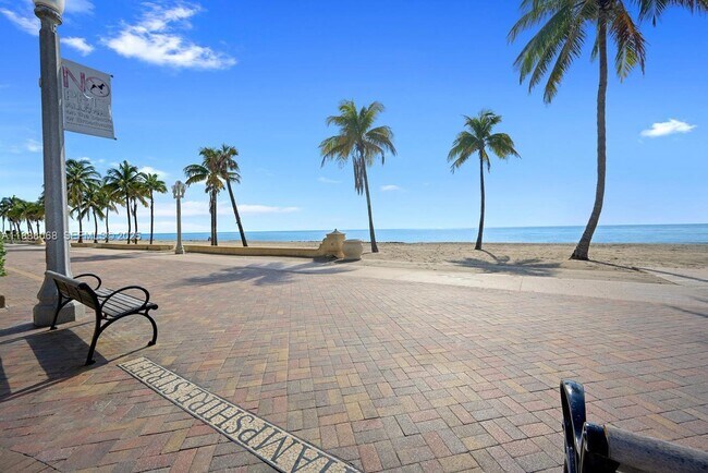 Building Photo - 314 New Hampshire St