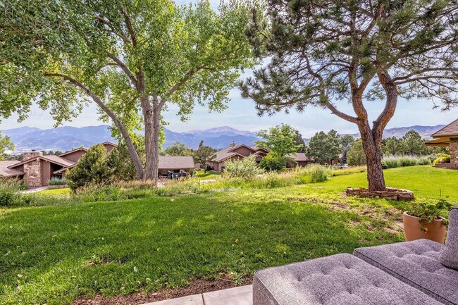 Building Photo - Fully Furnished Executive Townhome in Kiss...