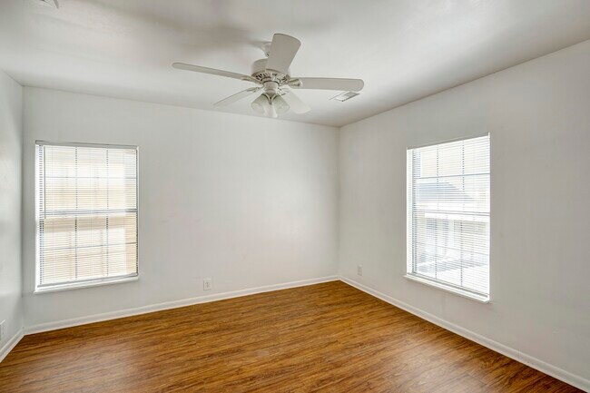 Building Photo - 447 W 22nd St