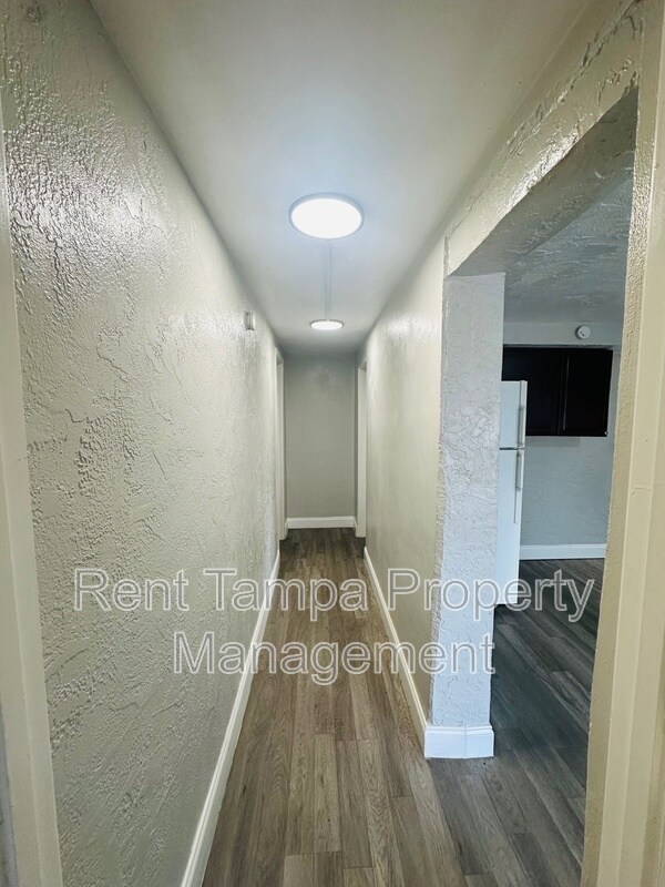 Building Photo - 1026 1/2 19th St S Apt A