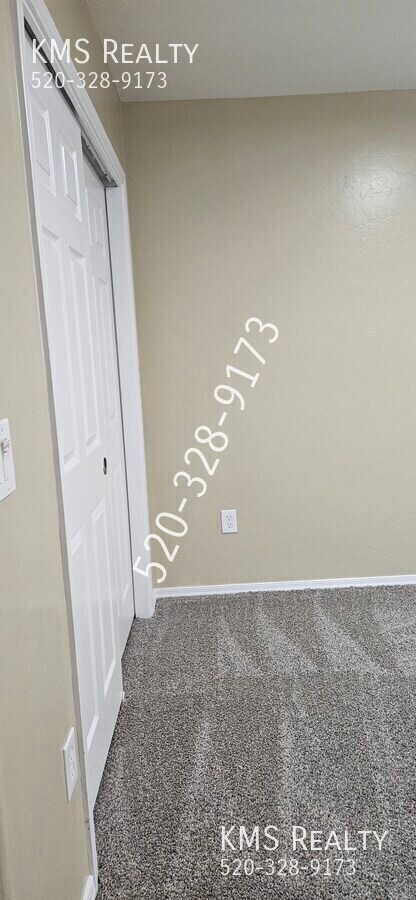 Building Photo - 7178 S Oakbank Dr