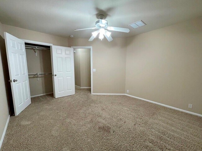 Building Photo - 376 Spruce Dr