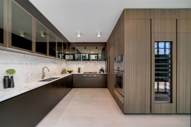 Building Photo - 8955 Collins Ave
