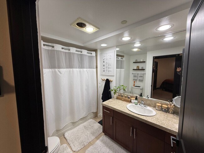 Building Photo - Modern 1BR Condo with Luxury Amenities in ...