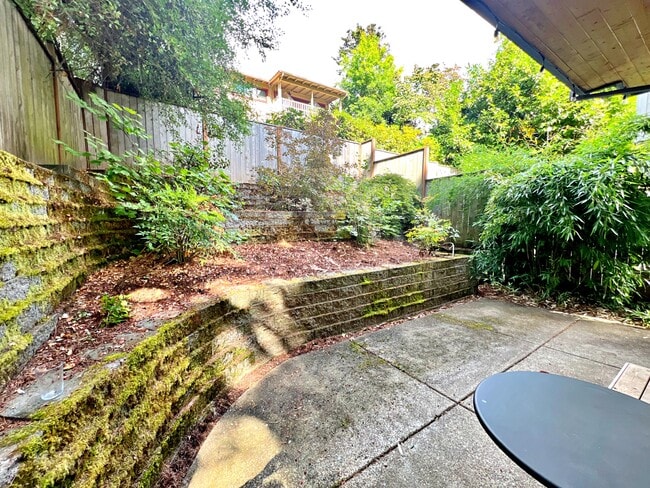 Building Photo - 1707 SW Moss St