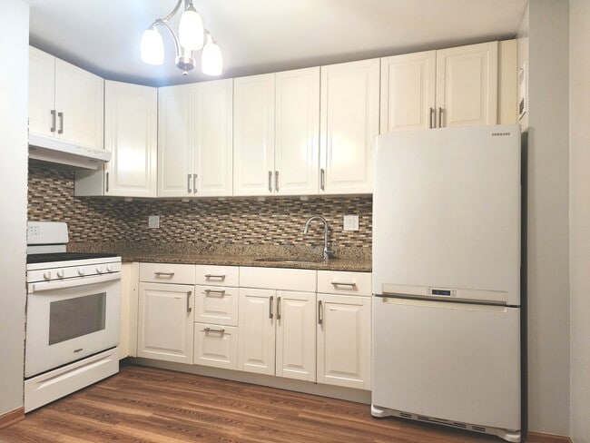 Building Photo - 9009 Golf Rd