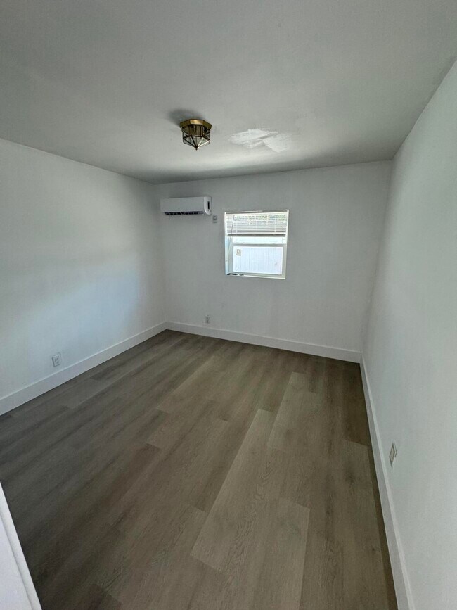 Building Photo - 330 Cypress Dr