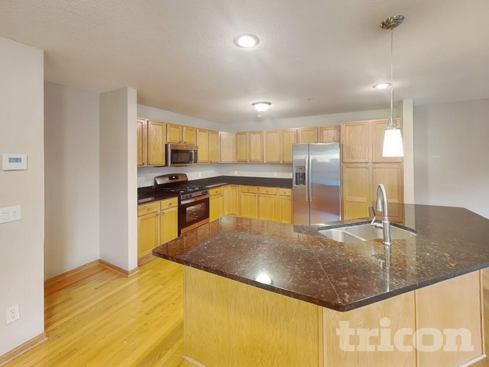 Building Photo - 7010 S Park Dr