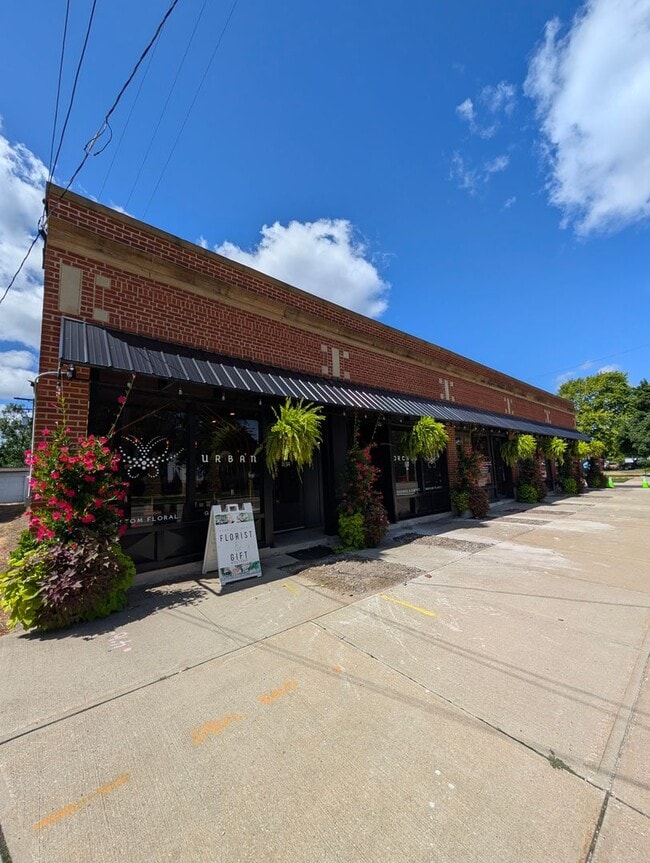 Building Photo - 1431 Rowley Ave