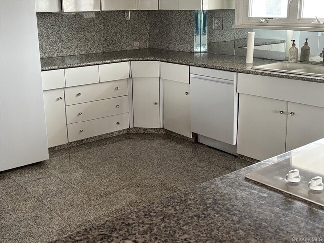 Building Photo - 73 Luchon St