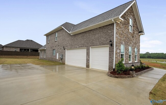 Building Photo - 8105 Goose Ridge Dr SE