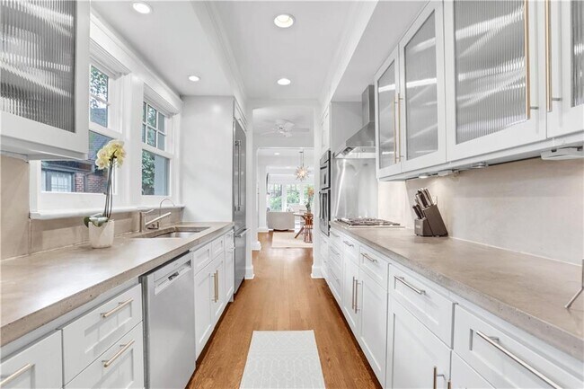 Building Photo - 355 8th St NE