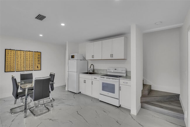 Building Photo - 616 3rd Key Dr