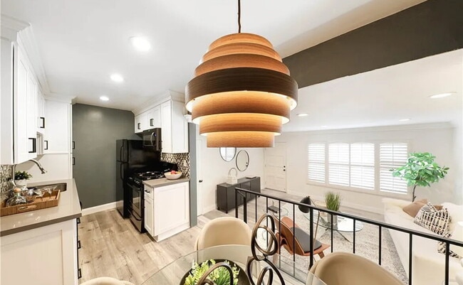 Building Photo - Amazing and Wonderful one bedroom Apartment .