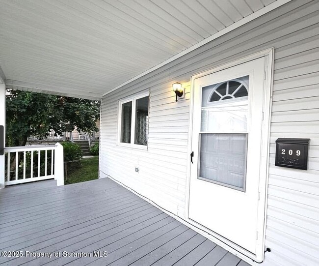 Primary Photo - 209 Lincoln St