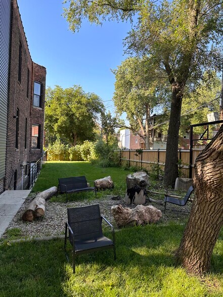 Large side yard - 2742 W Polk St