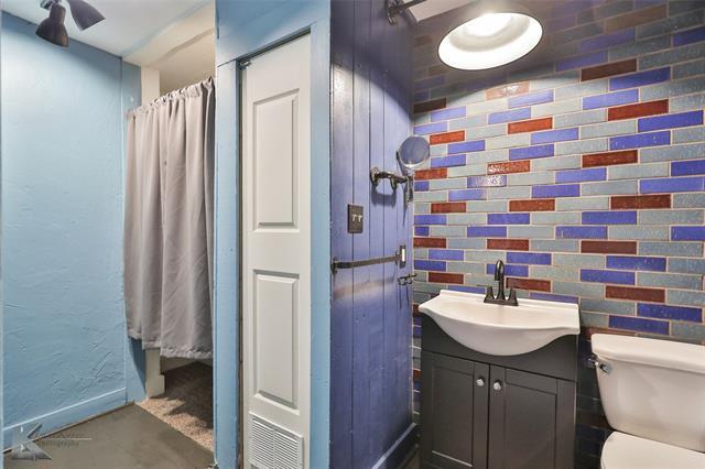 Building Photo - 609 Sunset Dr