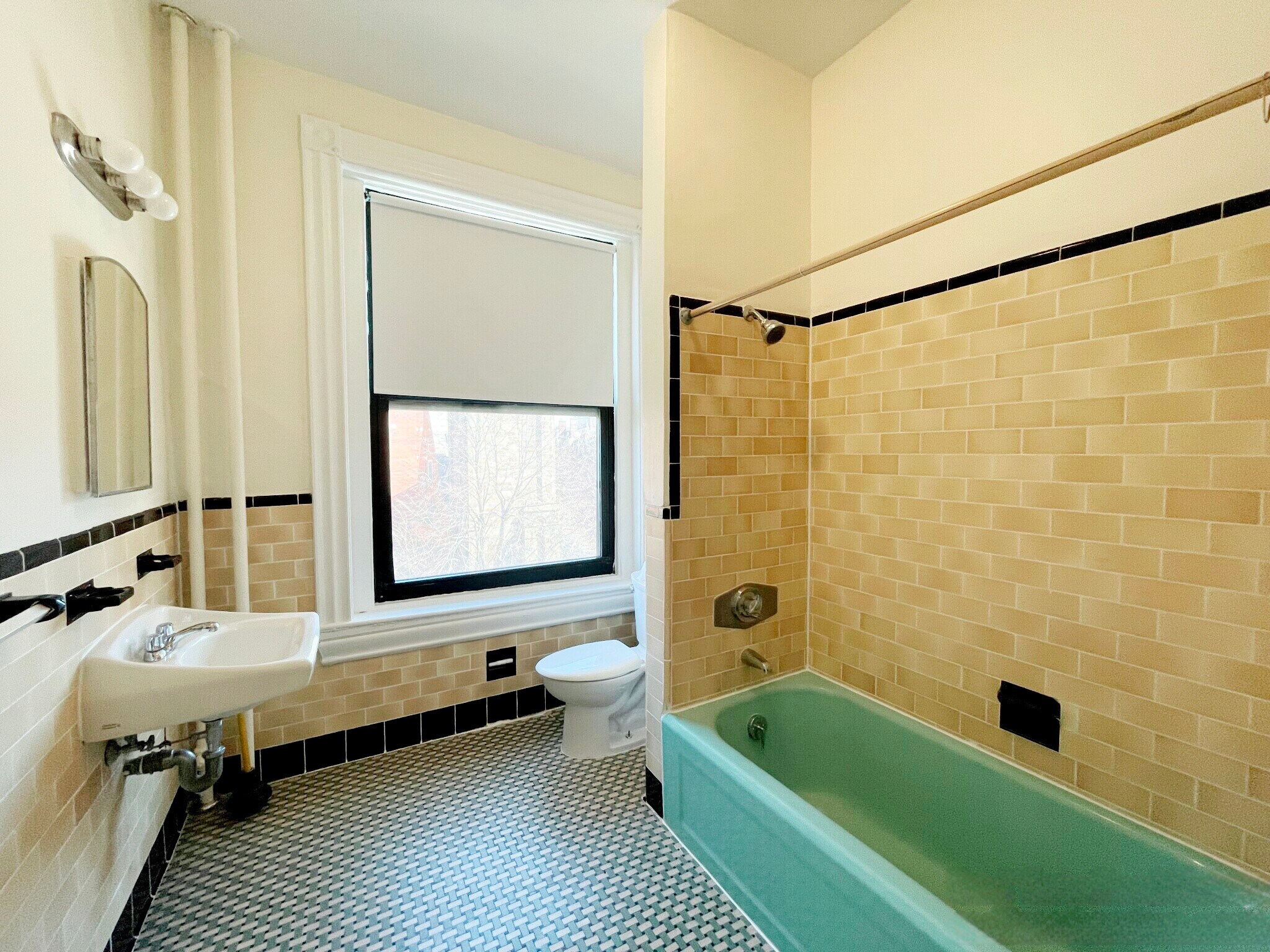 Building Photo - 508 Beacon St
