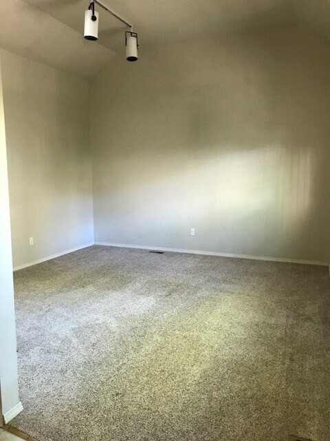 Building Photo - Vintage, Northend, Spacious Home ~ Availab...