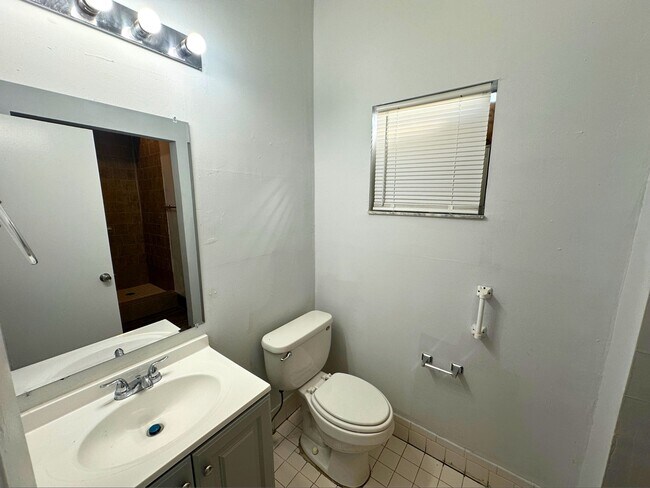 Building Photo - 432 NW 15th Ave