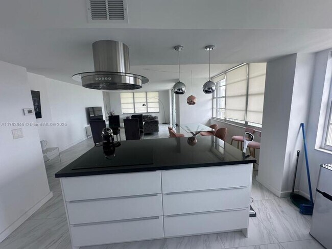 Building Photo - 2 bedroom in Aventura FL 33160