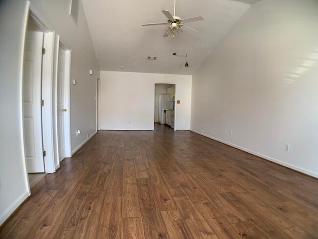 Building Photo - 622 Brook Trail