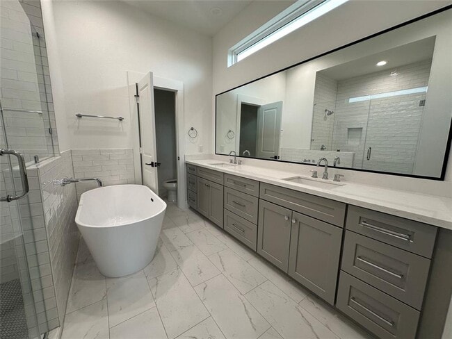 Building Photo - 2828 Versailles Oak Ln