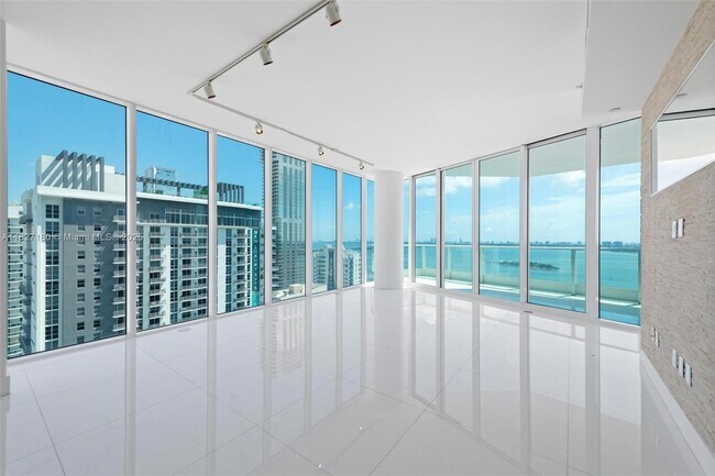 Building Photo - 2020 N Bayshore Dr