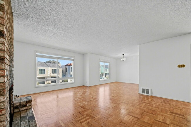 Building Photo - 72 Huntington Dr