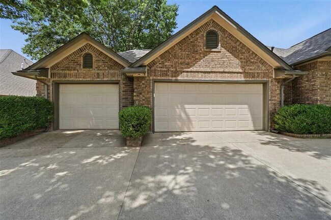 Building Photo - Beautiful 4 Bedroom Home with Pool – Available Now!
