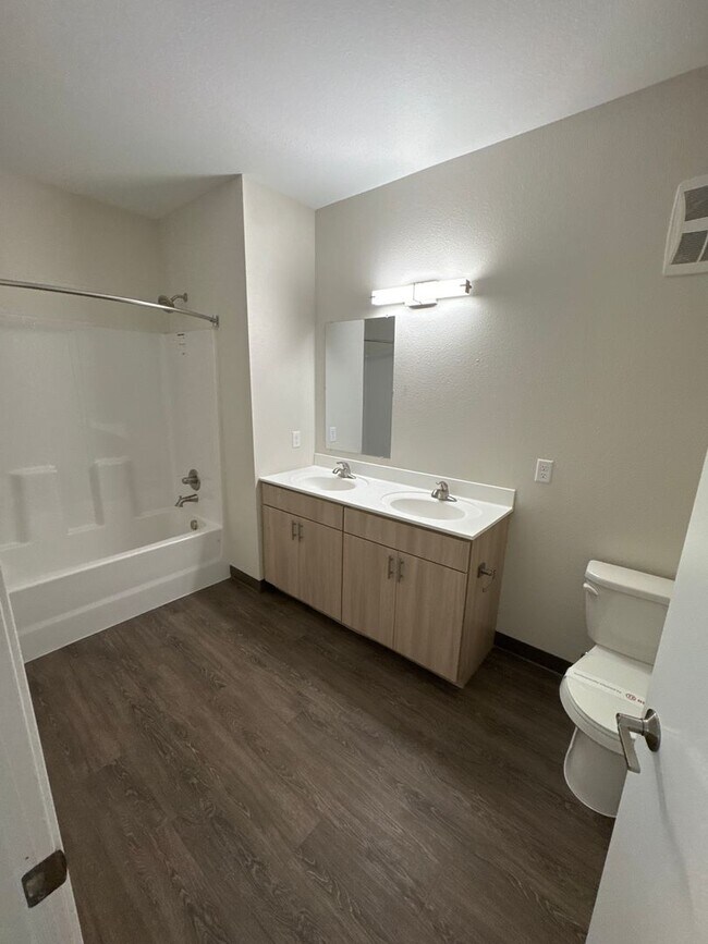 Building Photo - 2Bed 2 Bath - Windom Landing Under New Management
