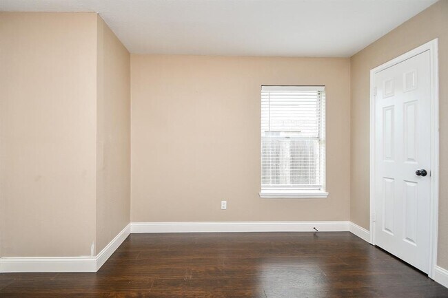 Building Photo - 2915 Pepperwood Dr